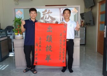 嘉義縣邱茂榮勇奪第八屆百大青農　友善畜牧打造永續養雞新典範