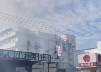 維力食品公司傳出火警意外　頓時廠區被濃煙所覆蓋