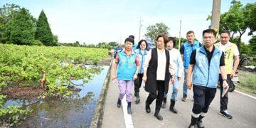 彰化連日豪雨重創農作 王惠美現勘溪州芭樂疾呼中央：納入天災現金救助