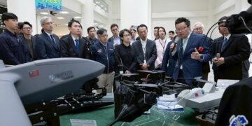 參訪亞創中心　蕭美琴：政府無人機產製及採購必須達到百分之百非紅供應鏈