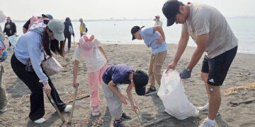 柏文(健身工廠)揪企業淨灘830人   掃出1.5噸海廢   用行動守護台灣南海岸線