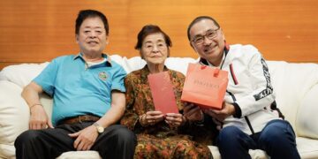 淡水德裕魚酥創辦人洪許俸高齡110歲身體硬朗　每日抹粉點胭脂走石階侯友宜誇讚