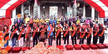 影音/南瑤宮開基三媽暨十會媽角頭祈安遶境「置天台」 恭設香案稟告上蒼