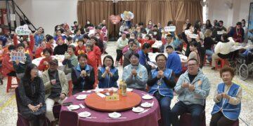 市公所贈黎明教養院愛心年菜 魏嘉彥與院生溫馨圍爐