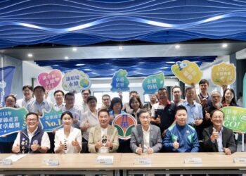 視察產業金實獎冠軍企業 鍾東錦肯定恆誼化工扎根苗栗60載：傳統化工轉型升級最佳典範