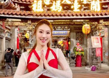 謝金晶好運龍總來 除夕開工《搶頭香》初體驗搶頭香盛會迎金龍接財氣