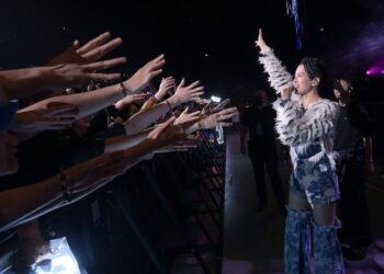 梁詠琪澳門演唱會意外成大型慶生派對！ 老公、女兒無預警上台送驚喜