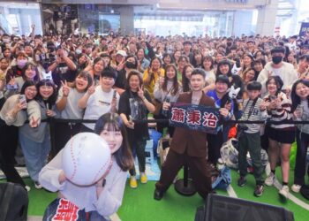 「破億神曲製造機」蕭秉治感謝中部歌迷六年等待 千名歌迷擠滿台中簽唱會