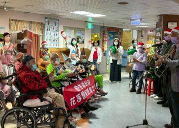 音樂陪伴與祝福住民長者   花蓮醫院推聖誕報佳音活動