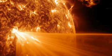 影音/M8.12級太陽耀斑爆發 引發大規模太陽海嘯