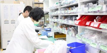 彰化醫院智慧藥櫃上線 管制藥品從「人工找藥」變成「刷碼才開」