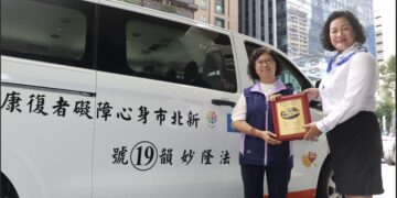善行綿延十年法隆妙韻捐贈十九輛復康巴士協助新北市提升身障接送量能