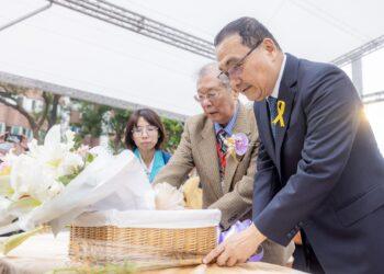 二二八事件 79 週年！侯友宜率團隊獻花追思 呼籲用愛與包容取代對立