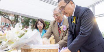 二二八事件 79 週年！侯友宜率團隊獻花追思 呼籲用愛與包容取代對立
