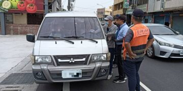 8人座塞進12名學童 彰化監理站揪出超載及駕駛資格不符