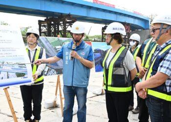 大埔水溝堤岸道路拓寬猶如「飛天鑽地」 王惠美視察感謝施工單位