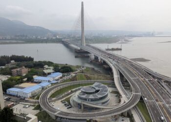 因應強颱巴威來襲!淡江大橋若封橋周邊道路車流恐增加請民眾改道