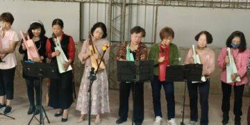 安平工業區樂豐工業工廠頂樓辦理樂齡師生陶笛、豎琴與空靈鼓成果展