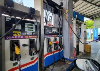 國內油價12/22起汽柴油各降0.4元　98無鉛跌破30元、超級柴油跌破25元