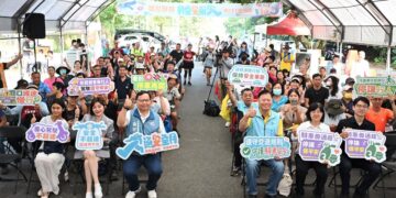 彰縣交通安全月前進藤山步道 「保庇天后」王彩樺化身交安大使與鄉親同樂