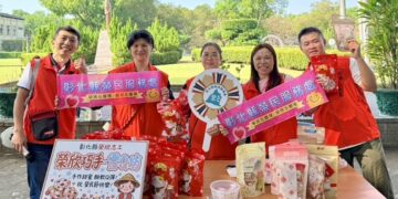 彰化榮服處榮與欣志工巧手設攤 攜手中彰榮家歡慶榮民節