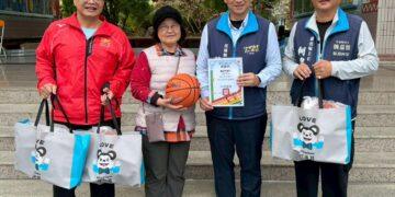 魏嘉賢攜手籃委會主委劉原良 捐贈吉安鄉三校百顆籃球