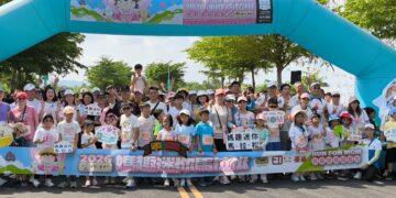影音/親子千人齊聚迎母親節 彰化田中「媽趣迷你馬拉松」登場　