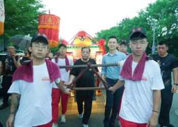 義民爺遶境竹北 鄭朝方於文化公園設香案恭迎聖駕 傳承客家精神祈願新竹四季平安