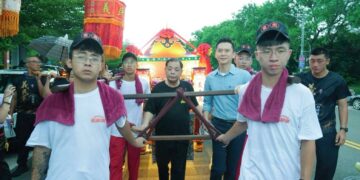 義民爺遶境竹北 鄭朝方於文化公園設香案恭迎聖駕 傳承客家精神祈願新竹四季平安
