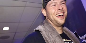 影/《MLB世界大賽》再見雙殺不成 Megill照樣飆再見三振關門 釀酒人險勝光芒拔頭籌!