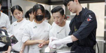 大葉烘焙邀韓國名廚拉糖工藝教學 提升實務能力與創作表現