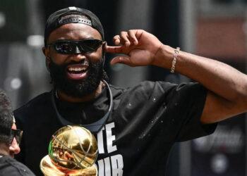 《NBA》「杰倫」J.Brown 32分攜手板凳暴徒Pritchard 30分 聯手率綠衫軍客場大勝湖人