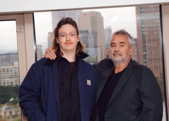 盧貝松領坎城影帝卡賴伯抵臺宣傳《人犬》