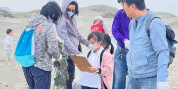 讀經班赴七股網仔寮汕沙洲解開塑縛還海清淨　親子以經典精神實踐海洋守護