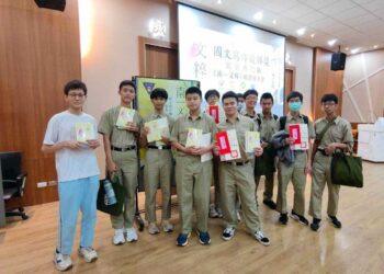 校友吳榮彬連續兩年全額贊助南一中出版《文粹》　見證學生蛻變