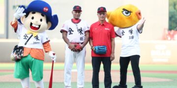 香魚君驚喜現身、乖乖陪球迷找回童年！味全龍復古日親子同樂