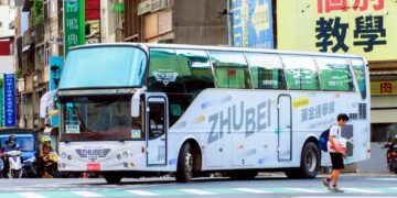 滿載率98%！鄭朝方續推免費搭乘「雙市黃金通學線」