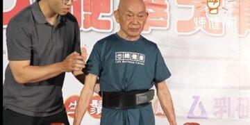 眼睛開刀依舊勇　九旬阿公舉重稱霸
