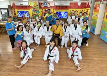 95歲長輩穿道服出拳　伸港日照樂齡跆拳道活力十足
