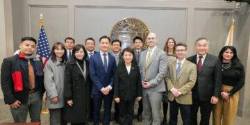 橫跨萬里續37年姊妹市情！曼城市長贈「專屬市鑰」迎賓，盧秀燕力邀訪台品嚐珍奶