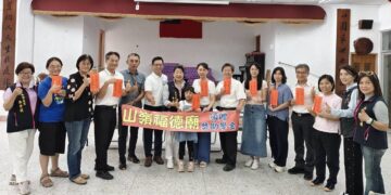 山嶺福德廟愛心滿滿 捐贈助學金、愛心物資