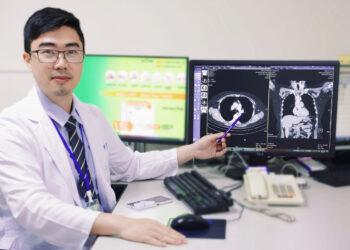 男子胸悶咳嗽 竟是因心臟前方長腫瘤