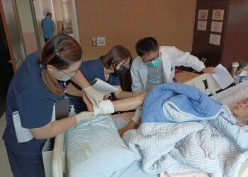 阿嬤遭犬撕咬將4度清創 彰化醫院提免費高壓氧加快傷勢復原