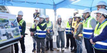 淡水單車族福音！金色水岸觀海長堤 1.7 公里工程拚 7 月完工 侯友宜親赴視察