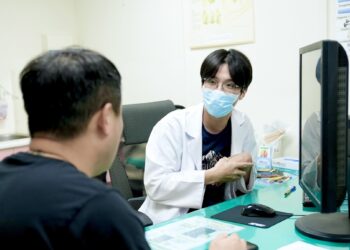 吃完宵夜倒頭就睡　胃食道逆流恐找上門