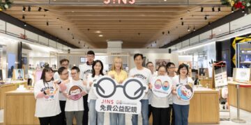 日本眼鏡品牌JINS變聖誕老人   免費公益配鏡送唐寶寶