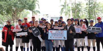 頂新攜味全龍挺花蓮光復棒球隊 捐贈交通車讓夢想繼續傳承