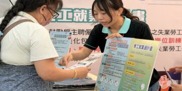 三明治世代主管遭資遣 「勞工就業通計畫」助重返研發崗位