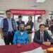 家人陪同登記參選花蓮縣長 魏嘉賢拋「未來存摺」政策牛肉
