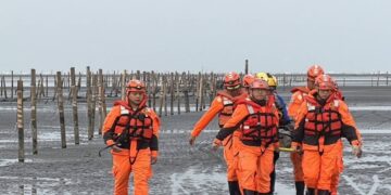 彰化海尾蚵道民眾落海 海巡空勤消防聯合搜救